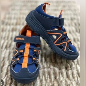 Size 1 Merrell Kids Navy and Orange Closed-Toe Sport Sandals Retail 49$
